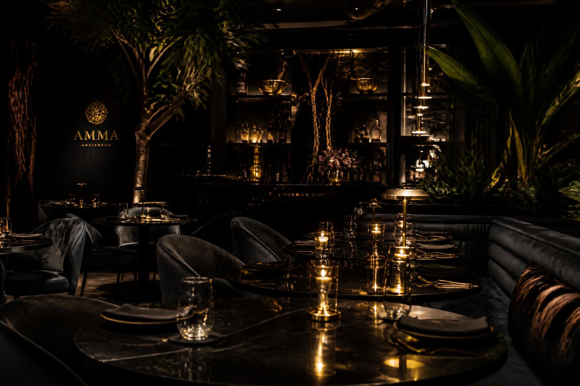 C'est La Vie Lounge interior